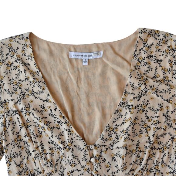 Cupcakes and Cashmere Cream Floral Summer Dress Size 4 - Picture 3 of 8